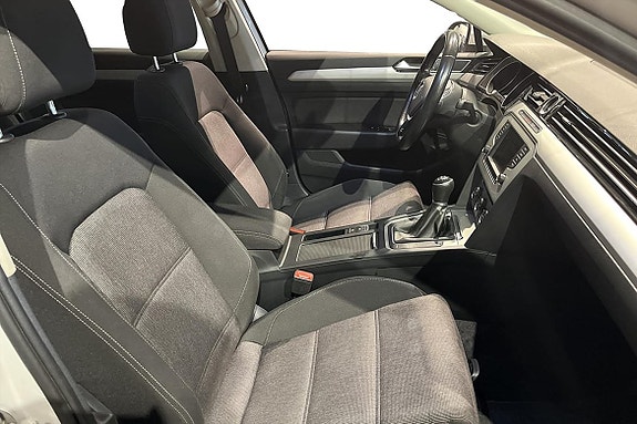 Volkswagen Passat 11 of 18