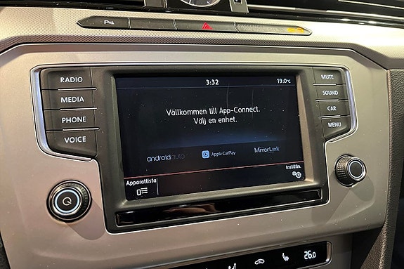 Volkswagen Passat 17 of 18