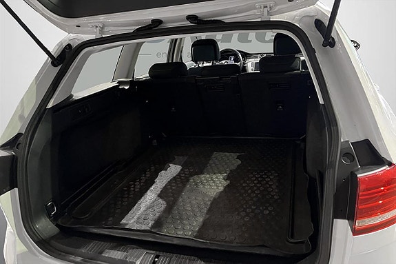 Volkswagen Passat 9 of 18
