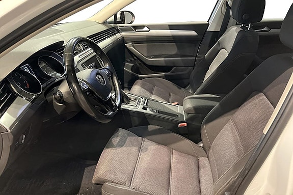 Volkswagen Passat 7 of 18