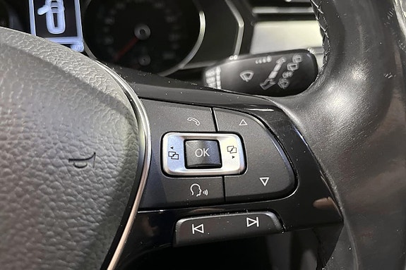 Volkswagen Passat 13 of 18