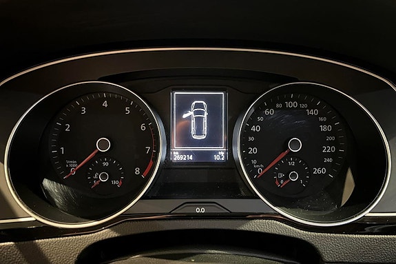 Volkswagen Passat 16 of 18