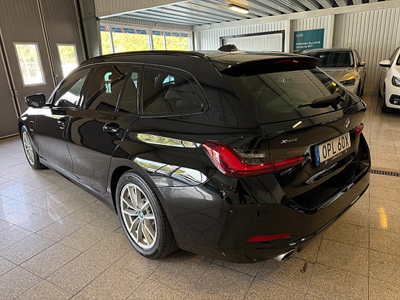 BMW 330e 5 of 16