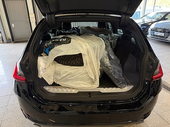 BMW 330e 9 of 16