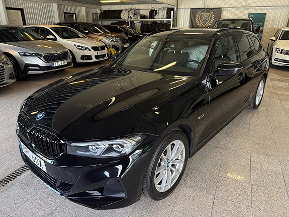 BMW 330e 7 of 16