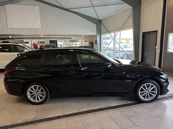 BMW 330e 2 of 16