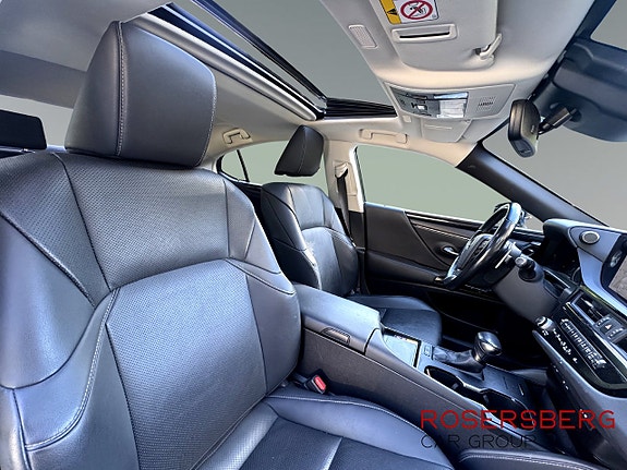 Lexus ES300h 9 of 13