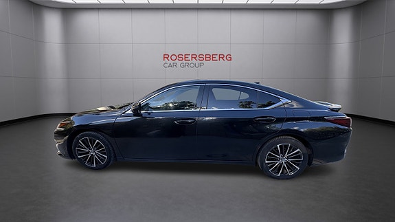 Lexus ES300h 2 of 13