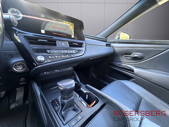 Lexus ES300h 13 of 13