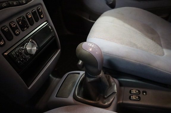 Mercedes-Benz A160 9 of 22