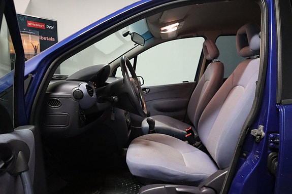 Mercedes-Benz A160 7 of 22