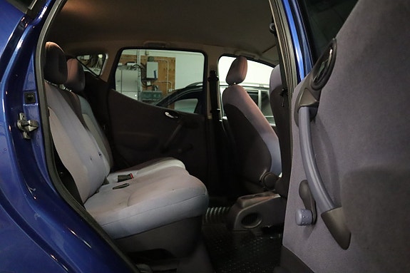 Mercedes-Benz A160 11 of 22