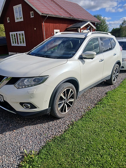 Nissan X-Trail 2 of 7