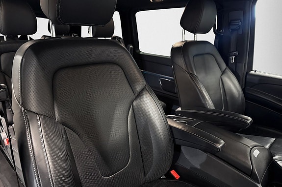 Mercedes-Benz V300 9 of 24