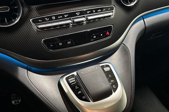 Mercedes-Benz V300 20 of 24