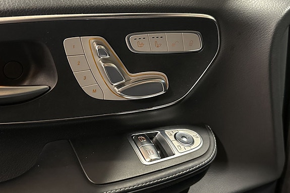 Mercedes-Benz V300 17 of 24