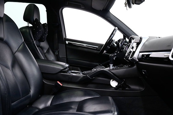 Porsche Cayenne 9 of 25