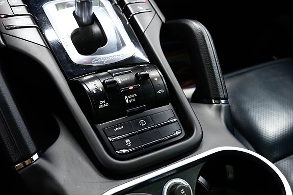 Porsche Cayenne 23 of 25