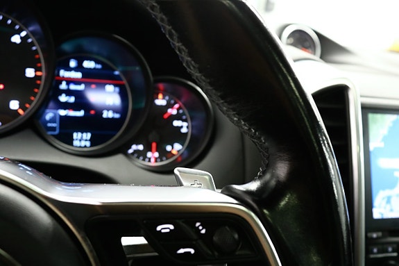 Porsche Cayenne 18 of 25