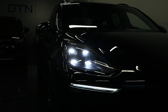 Porsche Cayenne 7 of 25