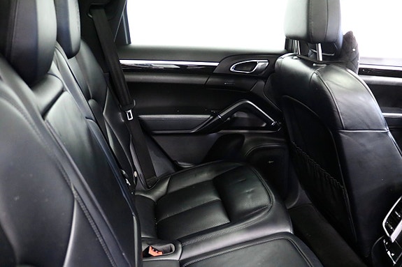 Porsche Cayenne 10 of 25