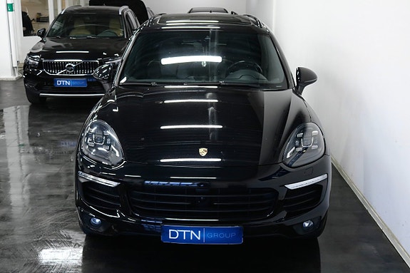 Porsche Cayenne 6 of 25