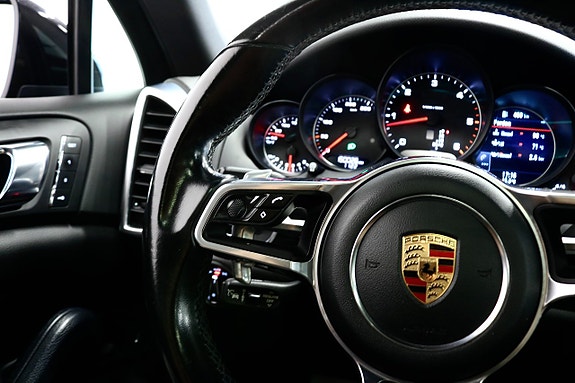 Porsche Cayenne 17 of 25