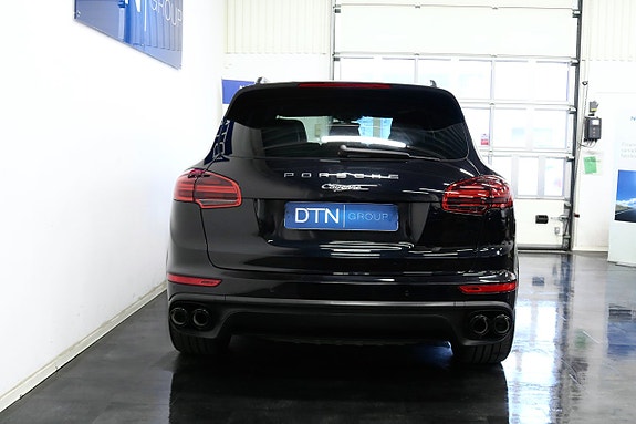 Porsche Cayenne 4 of 25