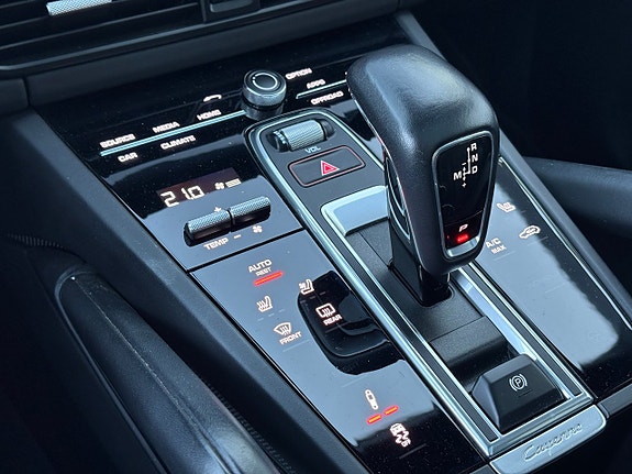 Porsche Cayenne Turbo 19 of 28