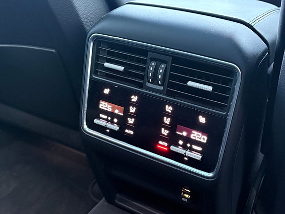 Porsche Cayenne Turbo 21 of 28