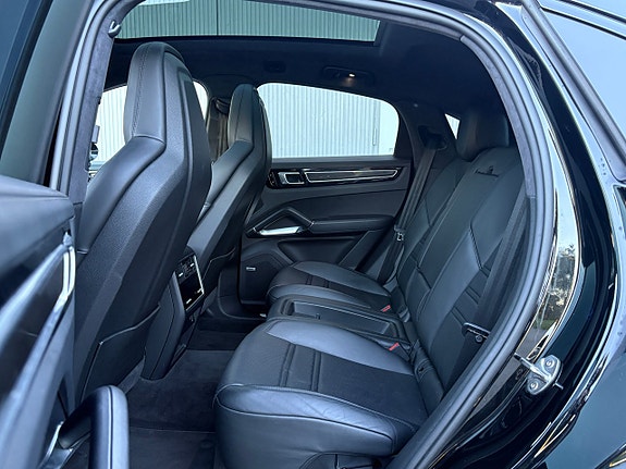 Porsche Cayenne Turbo 11 of 28