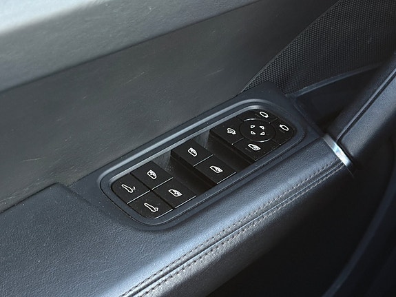 Porsche Cayenne Turbo 25 of 28