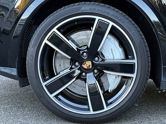 Porsche Cayenne Turbo 28 of 28