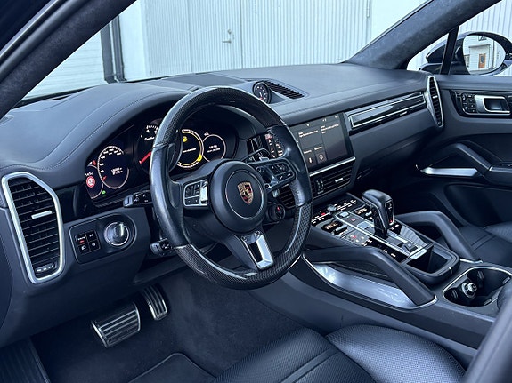 Porsche Cayenne Turbo 14 of 28