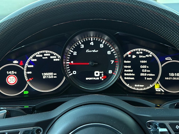 Porsche Cayenne Turbo 16 of 28