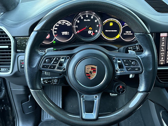 Porsche Cayenne Turbo 15 of 28