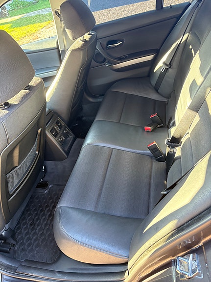 BMW 320d 2 of 7