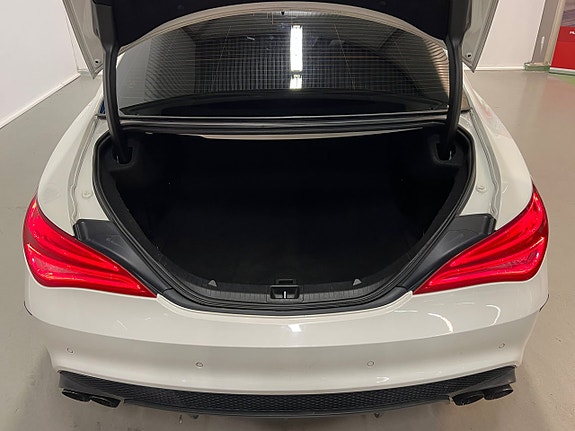 Mercedes-Benz CLA45 26 of 30