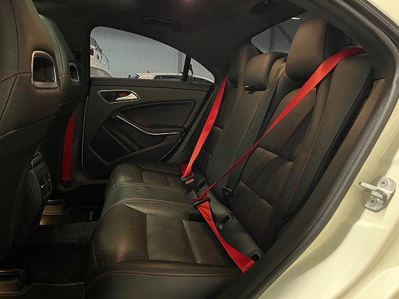 Mercedes-Benz CLA45 22 of 30