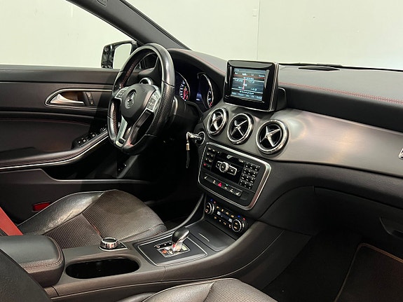 Mercedes-Benz CLA45 24 of 30
