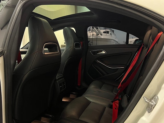 Mercedes-Benz CLA45 23 of 30