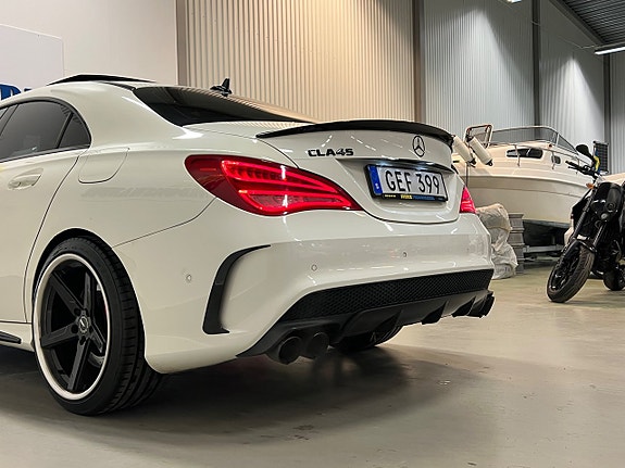Mercedes-Benz CLA45 16 of 30