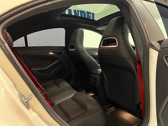 Mercedes-Benz CLA45 25 of 30