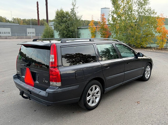 Volvo V70 4 of 7