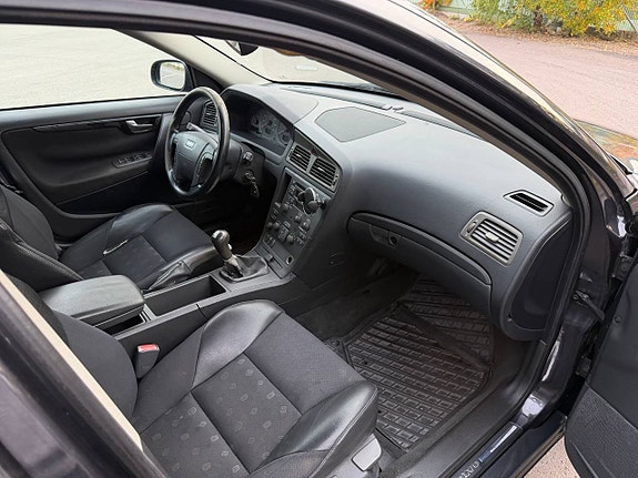 Volvo V70 5 of 7
