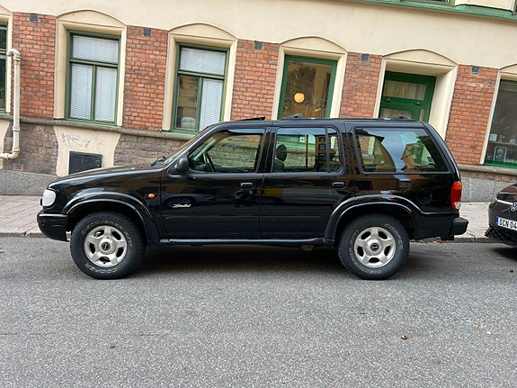 Ford Explorer 6 of 7