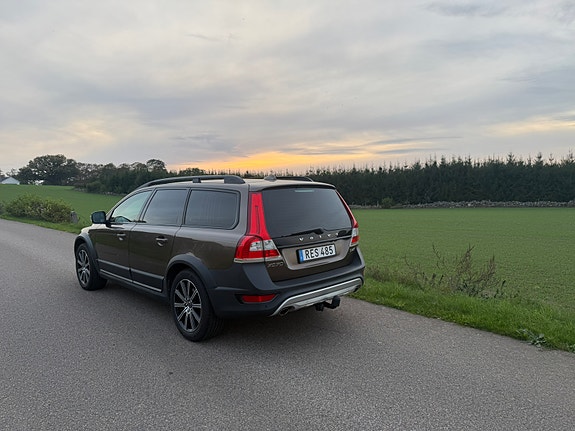 Volvo XC70 2 of 7