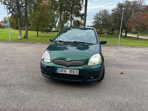 Toyota Yaris 2 of 6
