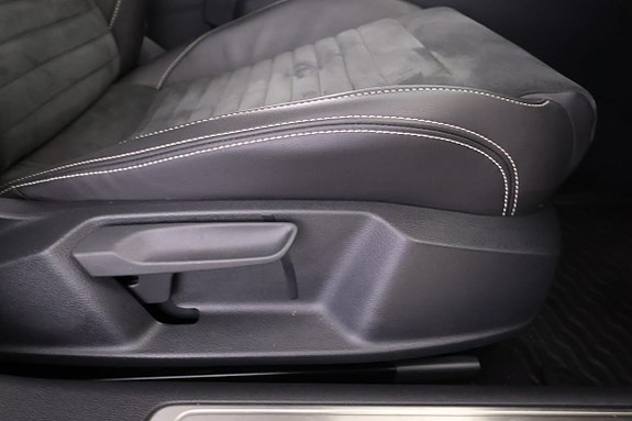 Volkswagen Passat 15 of 23