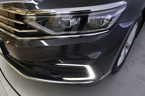 Volkswagen Passat 10 of 23